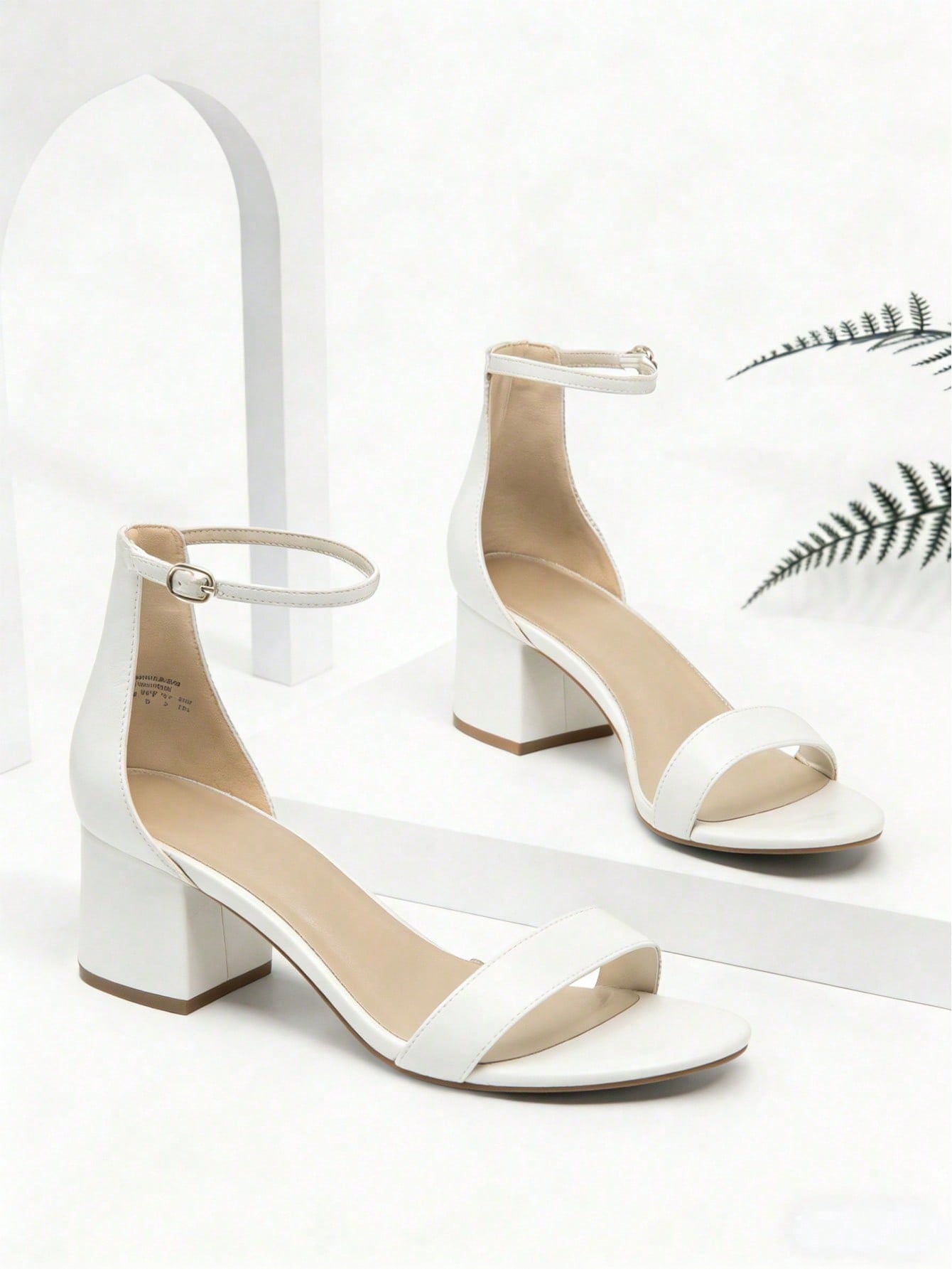 Low Block Heel Pump - Dames pumps met lage hak, open